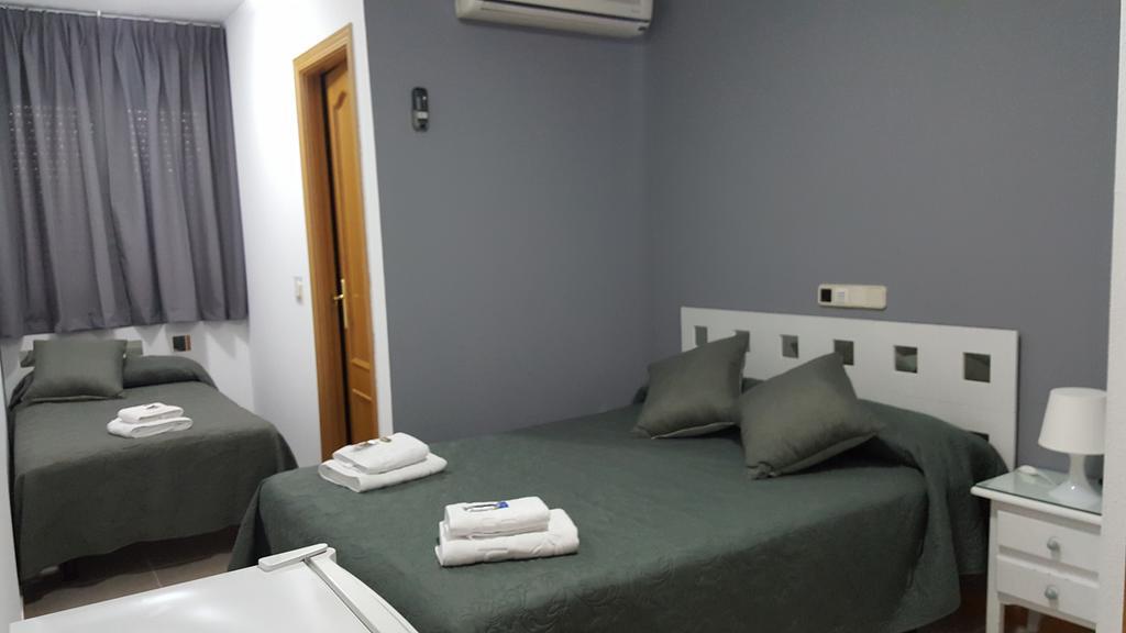 Hostal El Parque Сан-Мартин-де-ла-Вега Экстерьер фото